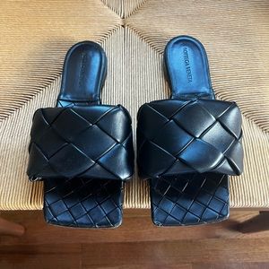 Bottega Veneta Lido Flat Sandal - Black